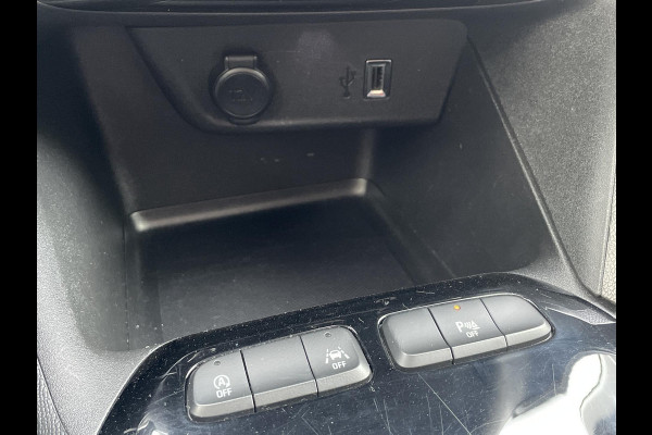 Opel Corsa 1.2 Level 3 | Two-tone | Camera | Apple Carplay & Android auto