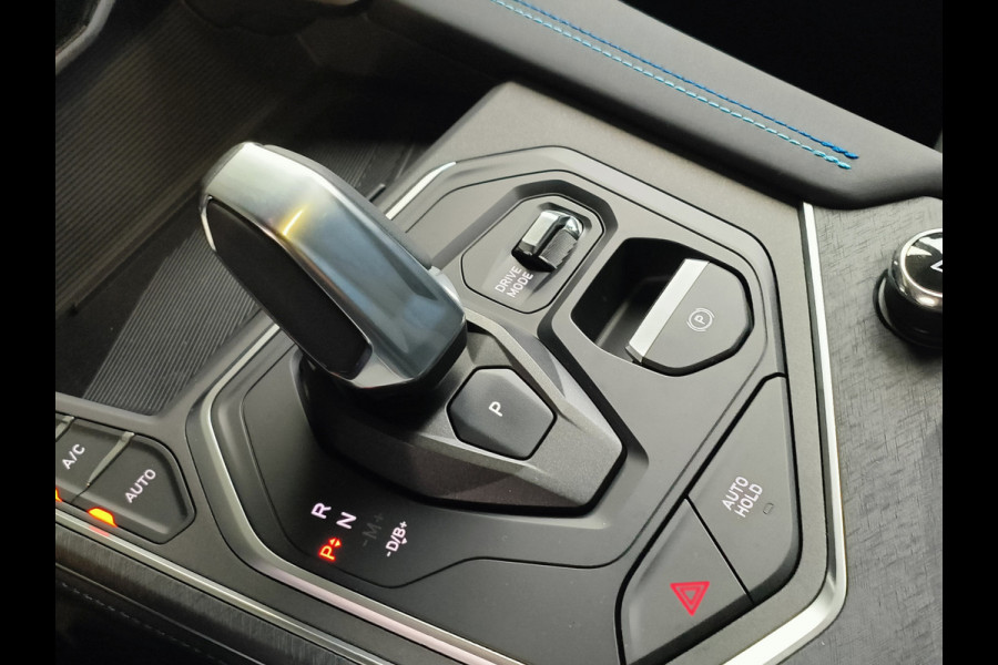 Lynk & Co 01 1.5 261PK Plug-in Hybrid * 360* camera Pano/dak Apple/Carplay Adaptive/Cruise Rijklaar + Fabrieksgarantie Henk Jongen Auto's in Helmond,  al 50 jaar service zoals 't hoort!