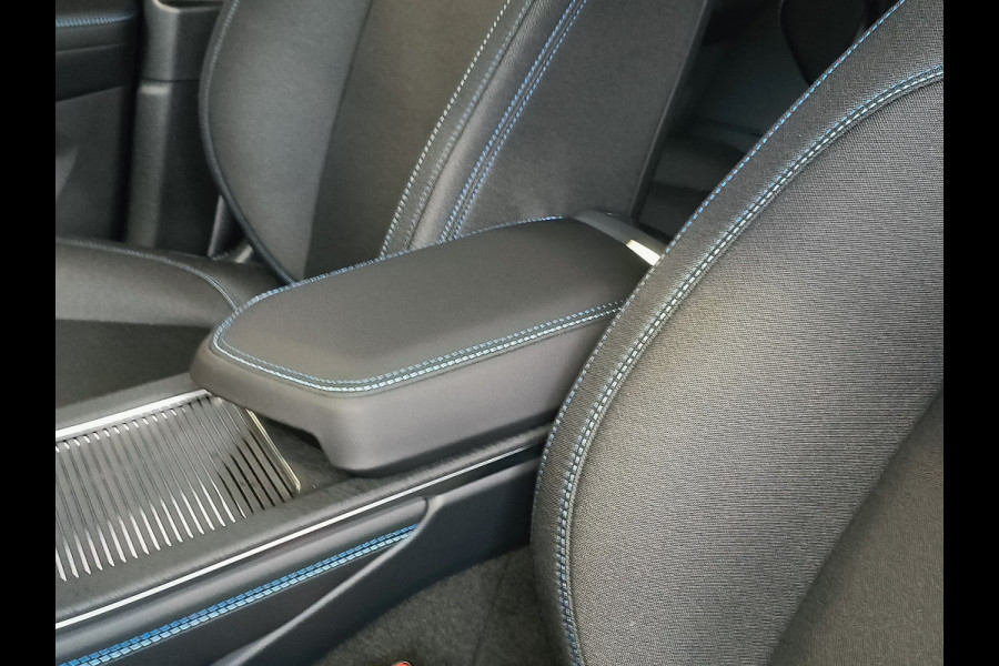 Lynk & Co 01 1.5 261PK Plug-in Hybrid * 360* camera Pano/dak Apple/Carplay Adaptive/Cruise Rijklaar + Fabrieksgarantie Henk Jongen Auto's in Helmond,  al 50 jaar service zoals 't hoort!