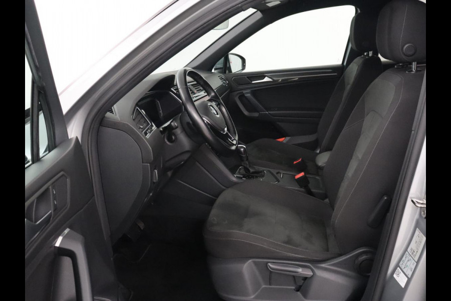 Volkswagen Tiguan Allspace 1.5 TSI R Line 7-persoons | Carplay | Adaptive cruise | 19'' | Navigatie | Camera | Virtual Cockpit | Full LED | Keyless | Park Assist | DAB | Climate control