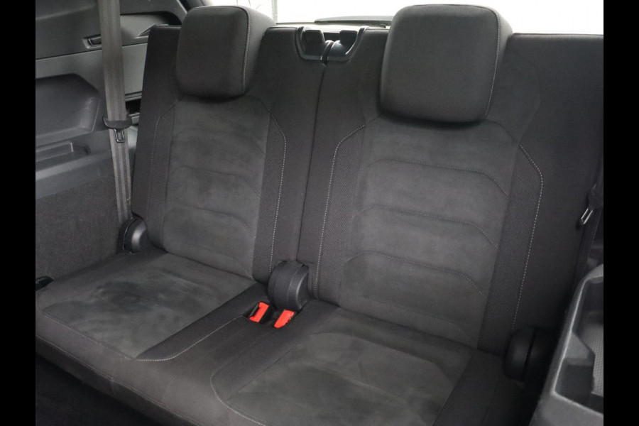 Volkswagen Tiguan Allspace 1.5 TSI R Line 7-persoons | Carplay | Adaptive cruise | 19'' | Navigatie | Camera | Virtual Cockpit | Full LED | Keyless | Park Assist | DAB | Climate control