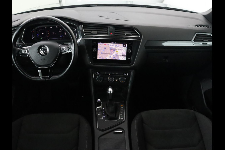 Volkswagen Tiguan Allspace 1.5 TSI R Line 7-persoons | Carplay | Adaptive cruise | 19'' | Navigatie | Camera | Virtual Cockpit | Full LED | Keyless | Park Assist | DAB | Climate control