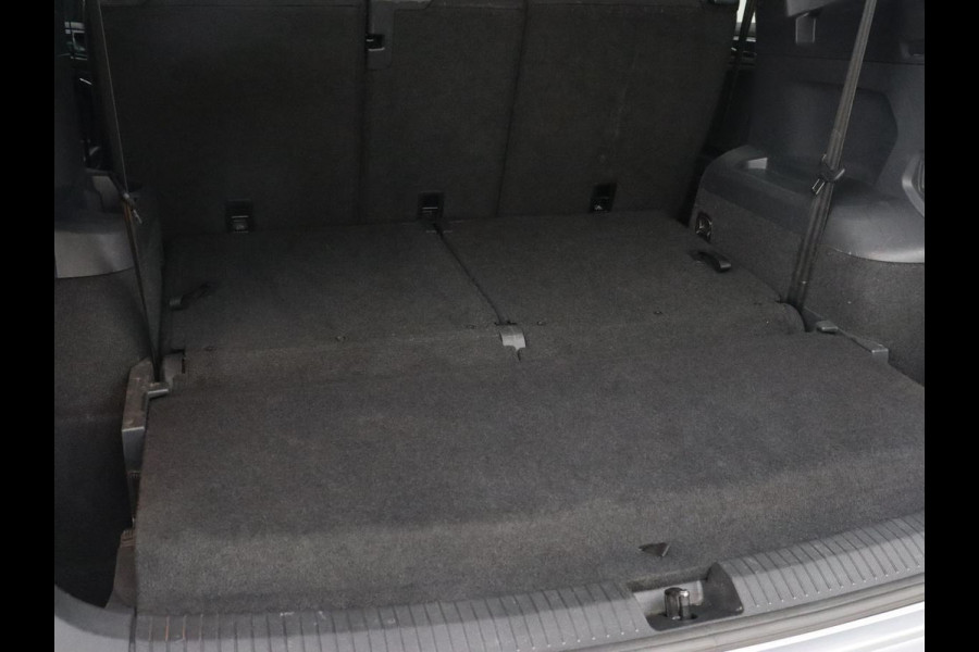 Volkswagen Tiguan Allspace 1.5 TSI R Line 7-persoons | Carplay | Adaptive cruise | 19'' | Navigatie | Camera | Virtual Cockpit | Full LED | Keyless | Park Assist | DAB | Climate control