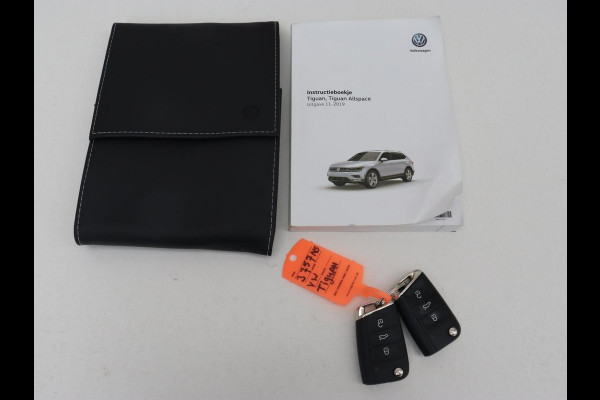 Volkswagen Tiguan Allspace 1.5 TSI R Line 7-persoons | Carplay | Adaptive cruise | 19'' | Navigatie | Camera | Virtual Cockpit | Full LED | Keyless | Park Assist | DAB | Climate control