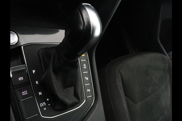 Volkswagen Tiguan Allspace 1.5 TSI R Line 7-persoons | Carplay | Adaptive cruise | 19'' | Navigatie | Camera | Virtual Cockpit | Full LED | Keyless | Park Assist | DAB | Climate control