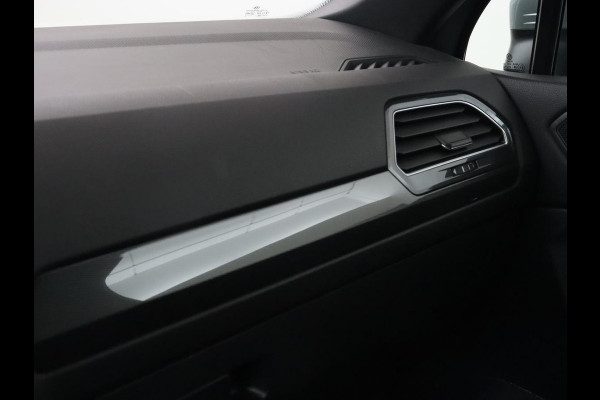 Volkswagen Tiguan Allspace 1.5 TSI R Line 7-persoons | Carplay | Adaptive cruise | 19'' | Navigatie | Camera | Virtual Cockpit | Full LED | Keyless | Park Assist | DAB | Climate control
