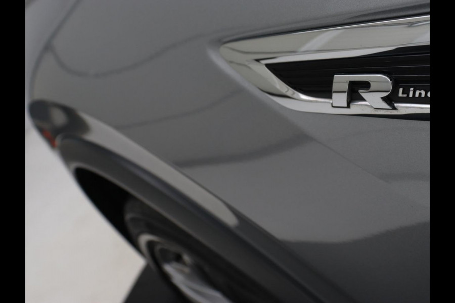 Volkswagen Tiguan Allspace 1.5 TSI R Line 7-persoons | Carplay | Adaptive cruise | 19'' | Navigatie | Camera | Virtual Cockpit | Full LED | Keyless | Park Assist | DAB | Climate control