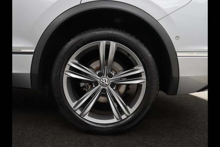 Volkswagen Tiguan Allspace 1.5 TSI R Line 7-persoons | Carplay | Adaptive cruise | 19'' | Navigatie | Camera | Virtual Cockpit | Full LED | Keyless | Park Assist | DAB | Climate control