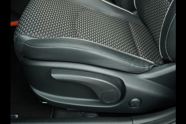 Kia Ceed Sportswagon 1.5 T-GDi DynamicPlusLine - Lichtmetalen Velgen - Stoel/Stuurverwarming - LED Koplampen - Navigatie - Fabrieksgarantie Tot 2031