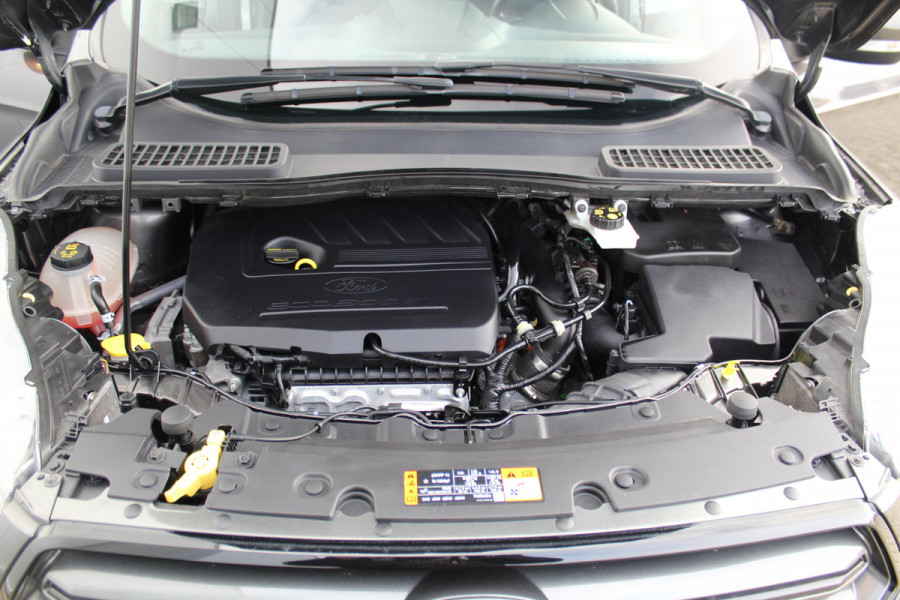 Ford Kuga 1.5-182pk EcoBoost ST-Line AWD-AUTOMAAT. Ideale caravantrekker: vierwielaangedreven automaat, trekgewicht 1.850kg ! Autm. airco dual, adapt. cruise cntrl, navigatie, telefoonvoorb., stoel- en voorraamverw., bi-xenon verl., lm wielen, camera, pdc v+a, Sony soundsyst., side- en laneassist etc.