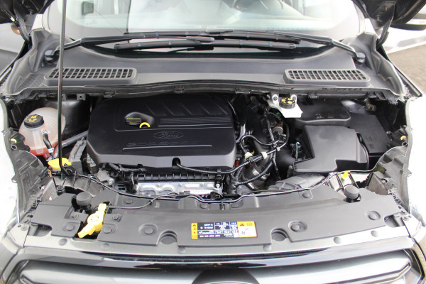 Ford Kuga 1.5-182pk EcoBoost ST-Line AWD-AUTOMAAT. Ideale caravantrekker: vierwielaangedreven automaat, trekgewicht 1.850kg ! Autm. airco dual, adapt. cruise cntrl, navigatie, telefoonvoorb., stoel- en voorraamverw., bi-xenon verl., lm wielen, camera, pdc v+a, Sony soundsyst., side- en laneassist etc.