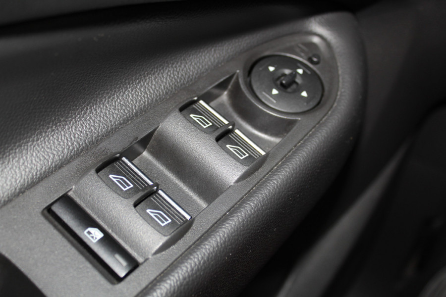 Ford Kuga 1.5-182pk EcoBoost ST-Line AWD-AUTOMAAT. Ideale caravantrekker: vierwielaangedreven automaat, trekgewicht 1.850kg ! Autm. airco dual, adapt. cruise cntrl, navigatie, telefoonvoorb., stoel- en voorraamverw., bi-xenon verl., lm wielen, camera, pdc v+a, Sony soundsyst., side- en laneassist etc.