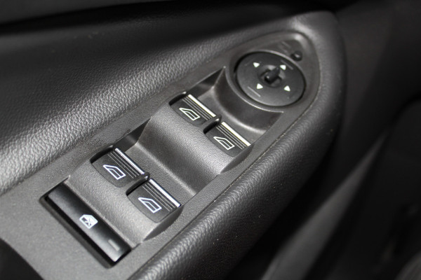 Ford Kuga 1.5-182pk EcoBoost ST-Line AWD-AUTOMAAT. Ideale caravantrekker: vierwielaangedreven automaat, trekgewicht 1.850kg ! Autm. airco dual, adapt. cruise cntrl, navigatie, telefoonvoorb., stoel- en voorraamverw., bi-xenon verl., lm wielen, camera, pdc v+a, Sony soundsyst., side- en laneassist etc.