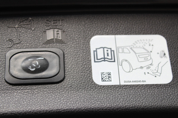 Ford Kuga 1.5-182pk EcoBoost ST-Line AWD-AUTOMAAT. Ideale caravantrekker: vierwielaangedreven automaat, trekgewicht 1.850kg ! Autm. airco dual, adapt. cruise cntrl, navigatie, telefoonvoorb., stoel- en voorraamverw., bi-xenon verl., lm wielen, camera, pdc v+a, Sony soundsyst., side- en laneassist etc.