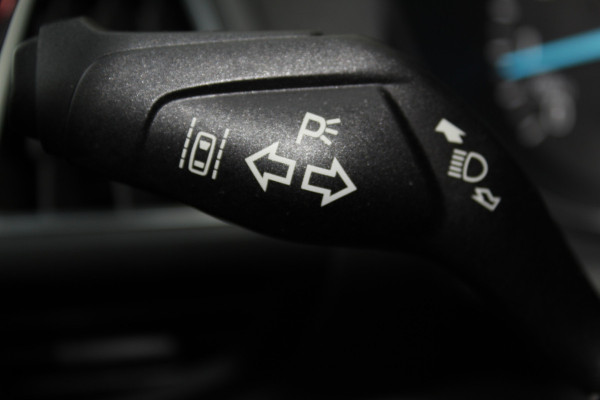 Ford Kuga 1.5-182pk EcoBoost ST-Line AWD-AUTOMAAT. Ideale caravantrekker: vierwielaangedreven automaat, trekgewicht 1.850kg ! Autm. airco dual, adapt. cruise cntrl, navigatie, telefoonvoorb., stoel- en voorraamverw., bi-xenon verl., lm wielen, camera, pdc v+a, Sony soundsyst., side- en laneassist etc.