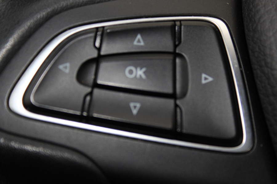 Ford Kuga 1.5-182pk EcoBoost ST-Line AWD-AUTOMAAT. Ideale caravantrekker: vierwielaangedreven automaat, trekgewicht 1.850kg ! Autm. airco dual, adapt. cruise cntrl, navigatie, telefoonvoorb., stoel- en voorraamverw., bi-xenon verl., lm wielen, camera, pdc v+a, Sony soundsyst., side- en laneassist etc.