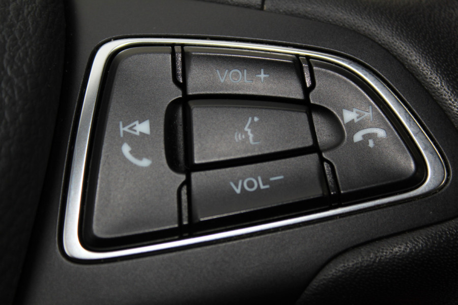 Ford Kuga 1.5-182pk EcoBoost ST-Line AWD-AUTOMAAT. Ideale caravantrekker: vierwielaangedreven automaat, trekgewicht 1.850kg ! Autm. airco dual, adapt. cruise cntrl, navigatie, telefoonvoorb., stoel- en voorraamverw., bi-xenon verl., lm wielen, camera, pdc v+a, Sony soundsyst., side- en laneassist etc.