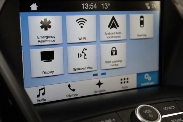 Ford Kuga 1.5-182pk EcoBoost ST-Line AWD-AUTOMAAT. Ideale caravantrekker: vierwielaangedreven automaat, trekgewicht 1.850kg ! Autm. airco dual, adapt. cruise cntrl, navigatie, telefoonvoorb., stoel- en voorraamverw., bi-xenon verl., lm wielen, camera, pdc v+a, Sony soundsyst., side- en laneassist etc.