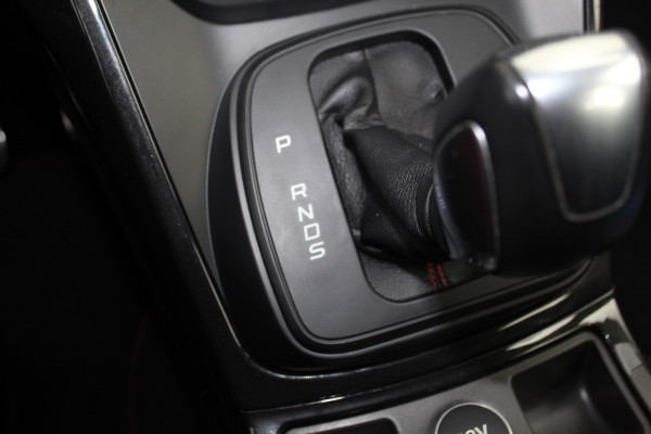 Ford Kuga 1.5-182pk EcoBoost ST-Line AWD-AUTOMAAT. Ideale caravantrekker: vierwielaangedreven automaat, trekgewicht 1.850kg ! Autm. airco dual, adapt. cruise cntrl, navigatie, telefoonvoorb., stoel- en voorraamverw., bi-xenon verl., lm wielen, camera, pdc v+a, Sony soundsyst., side- en laneassist etc.