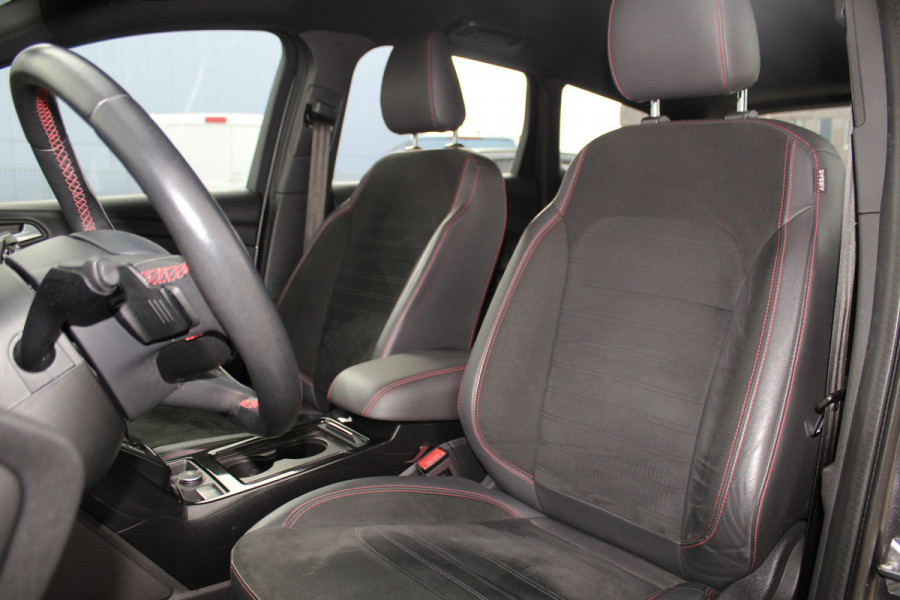 Ford Kuga 1.5-182pk EcoBoost ST-Line AWD-AUTOMAAT. Ideale caravantrekker: vierwielaangedreven automaat, trekgewicht 1.850kg ! Autm. airco dual, adapt. cruise cntrl, navigatie, telefoonvoorb., stoel- en voorraamverw., bi-xenon verl., lm wielen, camera, pdc v+a, Sony soundsyst., side- en laneassist etc.