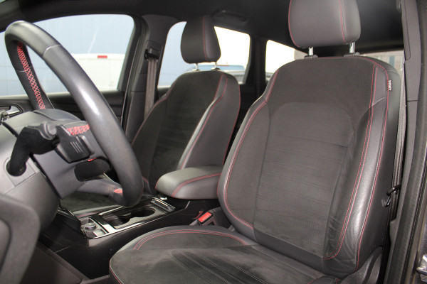 Ford Kuga 1.5-182pk EcoBoost ST-Line AWD-AUTOMAAT. Ideale caravantrekker: vierwielaangedreven automaat, trekgewicht 1.850kg ! Autm. airco dual, adapt. cruise cntrl, navigatie, telefoonvoorb., stoel- en voorraamverw., bi-xenon verl., lm wielen, camera, pdc v+a, Sony soundsyst., side- en laneassist etc.