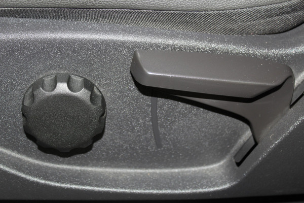 Ford Kuga 1.5-182pk EcoBoost ST-Line AWD-AUTOMAAT. Ideale caravantrekker: vierwielaangedreven automaat, trekgewicht 1.850kg ! Autm. airco dual, adapt. cruise cntrl, navigatie, telefoonvoorb., stoel- en voorraamverw., bi-xenon verl., lm wielen, camera, pdc v+a, Sony soundsyst., side- en laneassist etc.