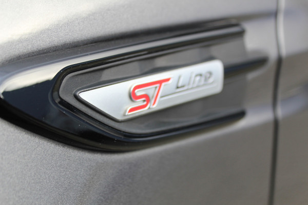 Ford Kuga 1.5-182pk EcoBoost ST-Line AWD-AUTOMAAT. Ideale caravantrekker: vierwielaangedreven automaat, trekgewicht 1.850kg ! Autm. airco dual, adapt. cruise cntrl, navigatie, telefoonvoorb., stoel- en voorraamverw., bi-xenon verl., lm wielen, camera, pdc v+a, Sony soundsyst., side- en laneassist etc.