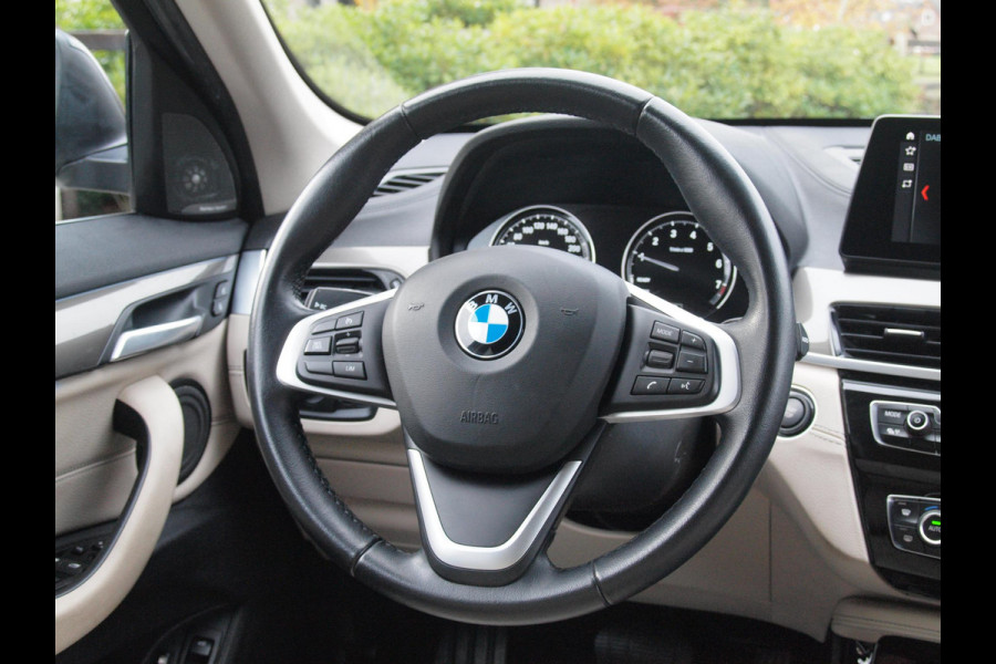 BMW X1 xDrive25e eDrive Edition | Head-Up Display | Harman Kardon | Apple Carplay | Sfeerverlichting | Trekhaak |