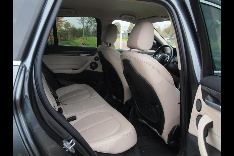BMW X1 xDrive25e eDrive Edition | Head-Up Display | Harman Kardon | Apple Carplay | Sfeerverlichting | Trekhaak |