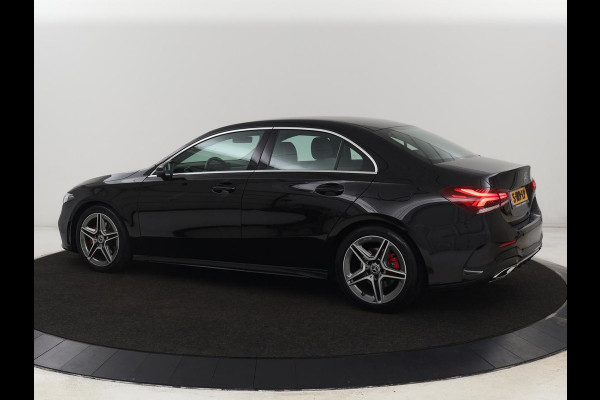 Mercedes-Benz A-Klasse 200 AMG | Two-Tone Leder | Stoelverwarming | Carplay | Camera | Navigatie | Park Assist | Full LED | Climate control | Cruise control