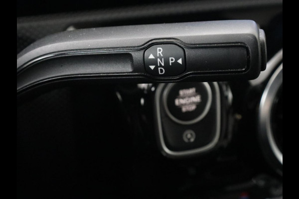 Mercedes-Benz A-Klasse 200 AMG | Two-Tone Leder | Stoelverwarming | Carplay | Camera | Navigatie | Park Assist | Full LED | Climate control | Cruise control