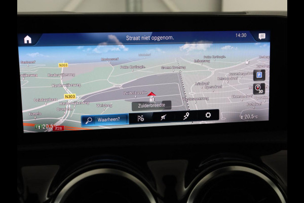 Mercedes-Benz A-Klasse 200 AMG | Two-Tone Leder | Stoelverwarming | Carplay | Camera | Navigatie | Park Assist | Full LED | Climate control | Cruise control