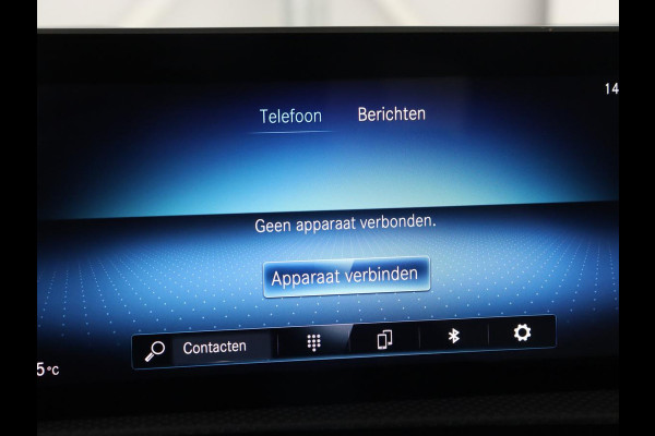 Mercedes-Benz A-Klasse 200 AMG | Two-Tone Leder | Stoelverwarming | Carplay | Camera | Navigatie | Park Assist | Full LED | Climate control | Cruise control