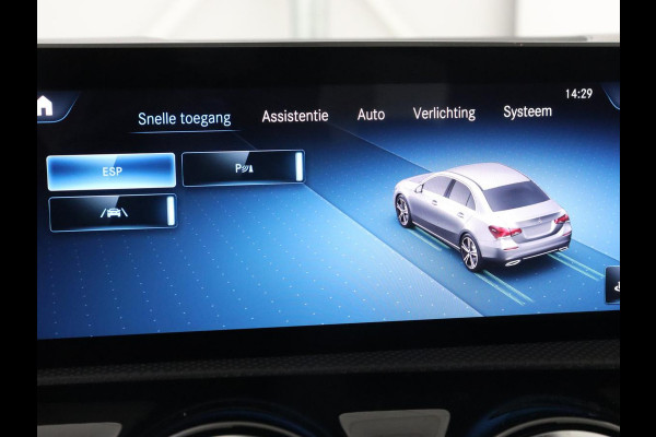 Mercedes-Benz A-Klasse 200 AMG | Two-Tone Leder | Stoelverwarming | Carplay | Camera | Navigatie | Park Assist | Full LED | Climate control | Cruise control