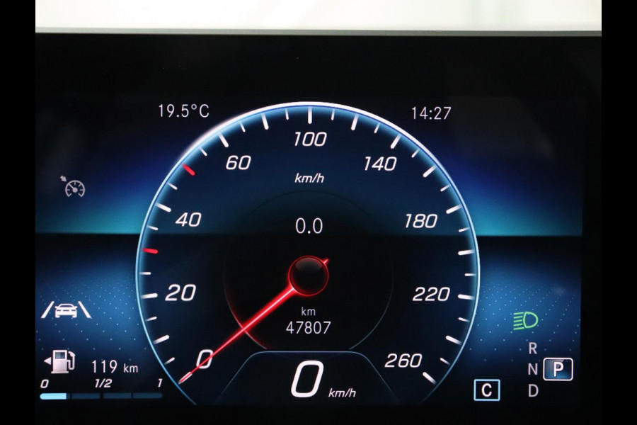 Mercedes-Benz A-Klasse 200 AMG | Two-Tone Leder | Stoelverwarming | Carplay | Camera | Navigatie | Park Assist | Full LED | Climate control | Cruise control