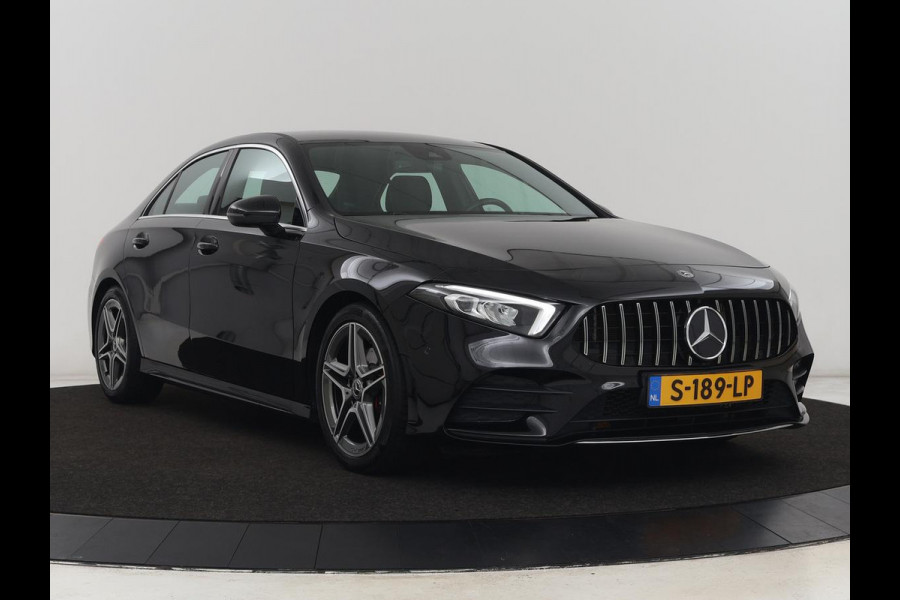 Mercedes-Benz A-Klasse 200 AMG | Two-Tone Leder | Stoelverwarming | Carplay | Camera | Navigatie | Park Assist | Full LED | Climate control | Cruise control