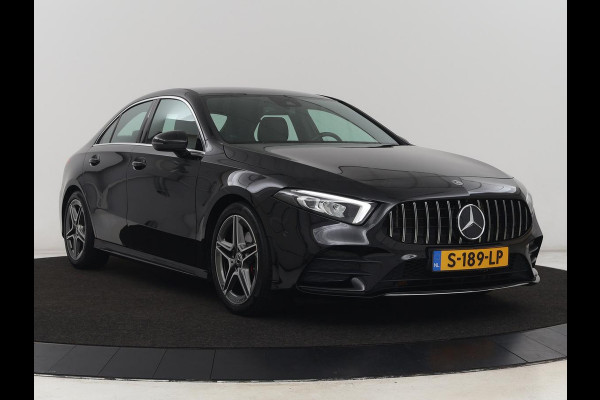 Mercedes-Benz A-Klasse 200 AMG | Two-Tone Leder | Stoelverwarming | Carplay | Camera | Navigatie | Park Assist | Full LED | Climate control | Cruise control