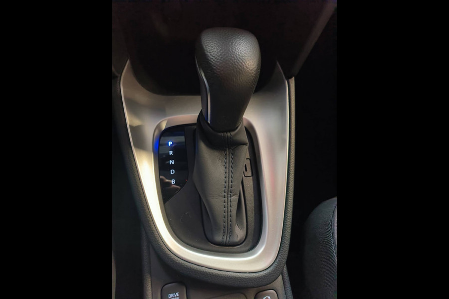 Toyota Yaris Cross 1.5 Hybrid 115 Active Rijklaar + Fabrieksgarantie tot 06-2029 Henk Jongen Auto's in Helmond,  al 50 jaar service zoals 't hoort!