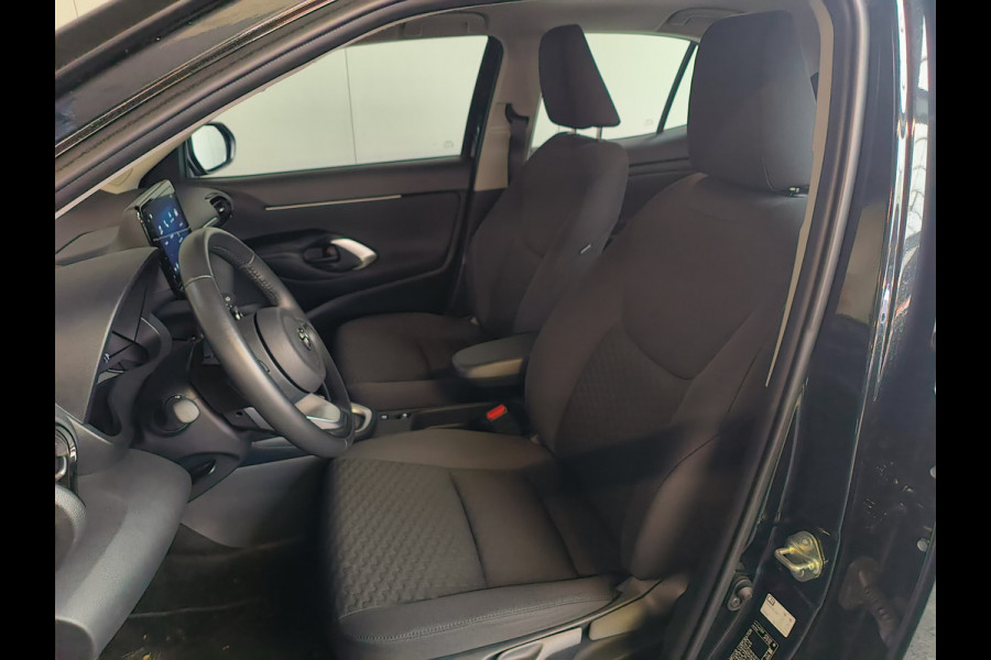 Toyota Yaris Cross 1.5 Hybrid 115 Active Rijklaar + Fabrieksgarantie tot 06-2029 Henk Jongen Auto's in Helmond,  al 50 jaar service zoals 't hoort!