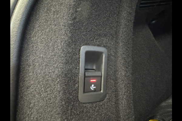 Audi A4 Avant 35 TFSI Advanced Edition Automaat | Wegkl. trekhaak | Sportstoelen | Full LED | Carplay | Navi