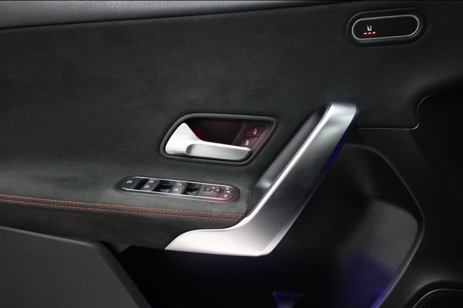 Mercedes-Benz A-Klasse 250 / 35 AMG LED/VIRTUAL/SFEER/HALF LEDER+S.VERWARMING/LMV/CAM/LINE/ACC/ECC/12 MDN GARANTIE!