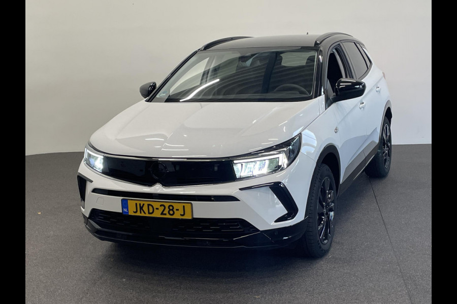 Opel Grandland 1.2 Turbo GS Auto. Navigatie Apple Carplay/Android Auto Camera Parkeersensoren achter Cruise Control Dodehoek assistent Stoel- en stuurverwarming Lichtmetalen velgen Virtual Cockpit Climate Control