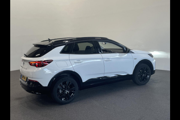 Opel Grandland 1.2 Turbo GS Auto. Navigatie Apple Carplay/Android Auto Camera Parkeersensoren achter Cruise Control Dodehoek assistent Stoel- en stuurverwarming Lichtmetalen velgen Virtual Cockpit Climate Control