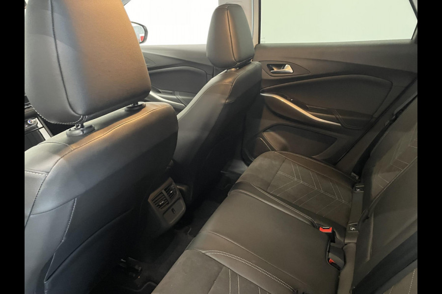 Opel Grandland 1.2 Turbo GS Auto. Navigatie Apple Carplay/Android Auto Camera Parkeersensoren achter Cruise Control Dodehoek assistent Stoel- en stuurverwarming Lichtmetalen velgen Virtual Cockpit Climate Control