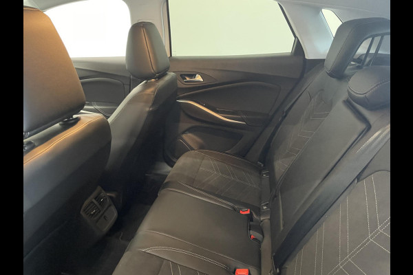 Opel Grandland 1.2 Turbo GS Auto. Navigatie Apple Carplay/Android Auto Camera Parkeersensoren achter Cruise Control Dodehoek assistent Stoel- en stuurverwarming Lichtmetalen velgen Virtual Cockpit Climate Control