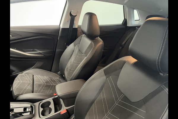 Opel Grandland 1.2 Turbo GS Auto. Navigatie Apple Carplay/Android Auto Camera Parkeersensoren achter Cruise Control Dodehoek assistent Stoel- en stuurverwarming Lichtmetalen velgen Virtual Cockpit Climate Control