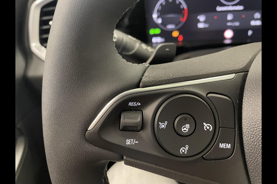 Opel Grandland 1.2 Turbo GS Auto. Navigatie Apple Carplay/Android Auto Camera Parkeersensoren achter Cruise Control Dodehoek assistent Stoel- en stuurverwarming Lichtmetalen velgen Virtual Cockpit Climate Control