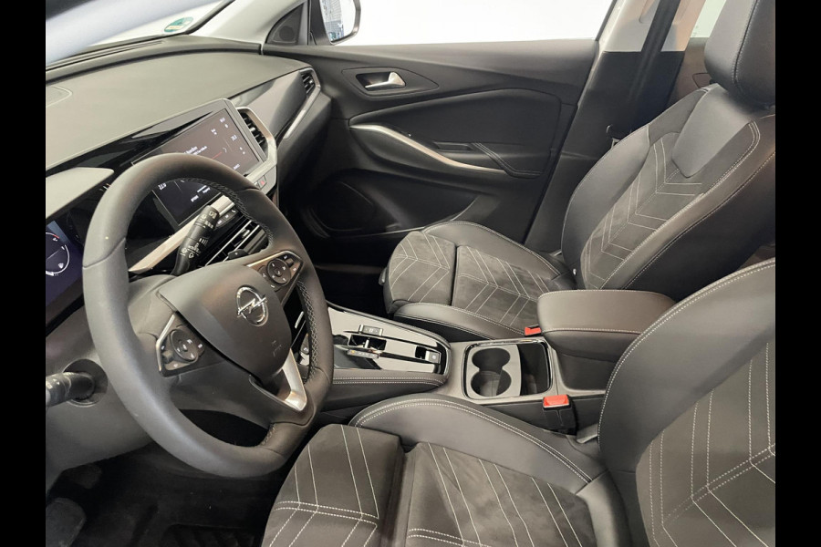 Opel Grandland 1.2 Turbo GS Auto. Navigatie Apple Carplay/Android Auto Camera Parkeersensoren achter Cruise Control Dodehoek assistent Stoel- en stuurverwarming Lichtmetalen velgen Virtual Cockpit Climate Control