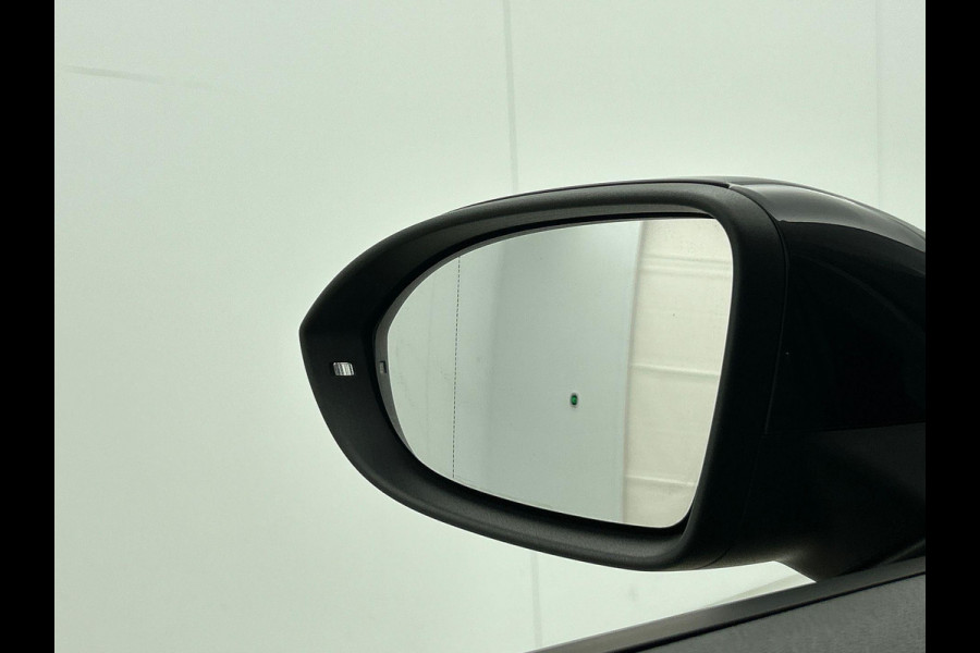 Volkswagen ID.3 Life 58 kWh Airco ECC Full LED Navi Carplay PDC VA+ Camera Adaptive Cruise Control 18" LM Velgen