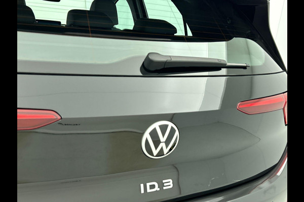 Volkswagen ID.3 Life 58 kWh Airco ECC Full LED Navi Carplay PDC VA+ Camera Adaptive Cruise Control 18" LM Velgen